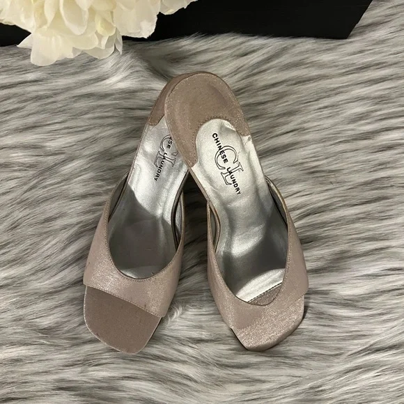 Chinese Laundry Shimmering Fabric Block Heel Sandals - Picture 4 of 9